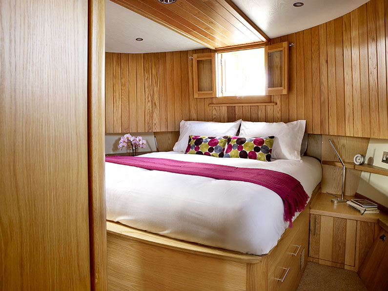the brigantine luxury widebeam barge built by leading uk